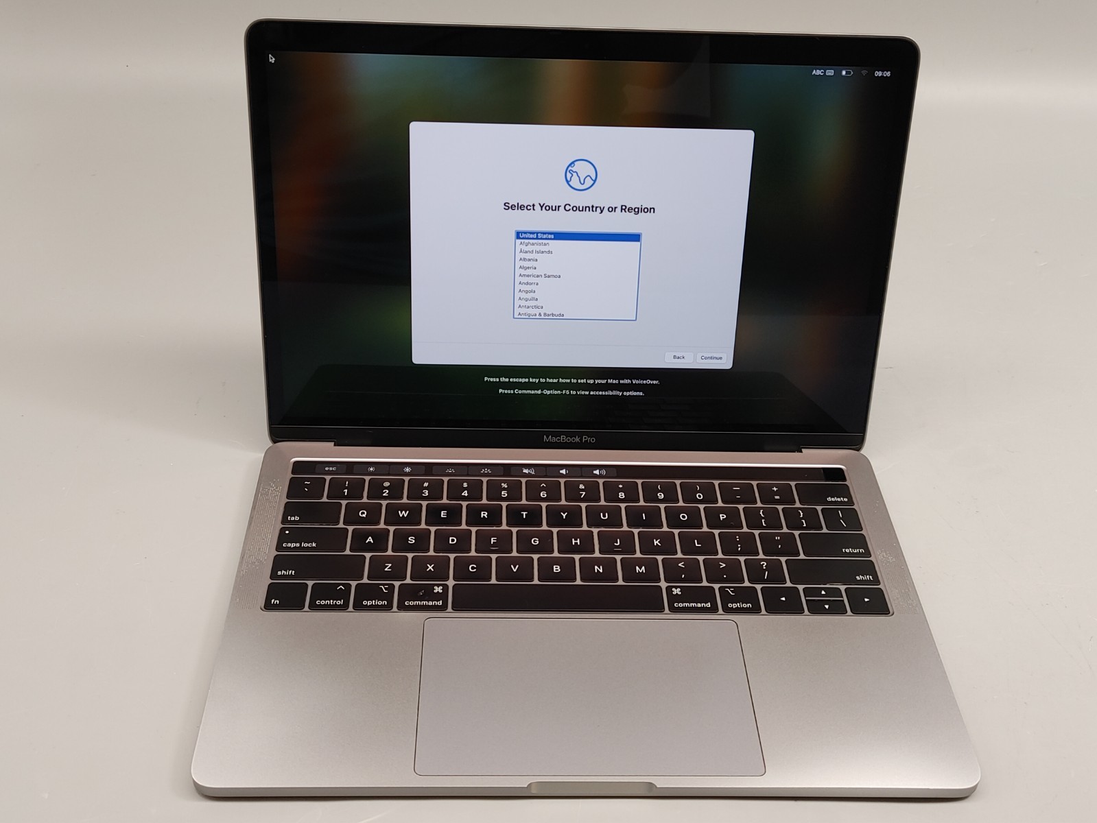 Apple MacBook Pro 2019 Pallet liquidation - Image 4