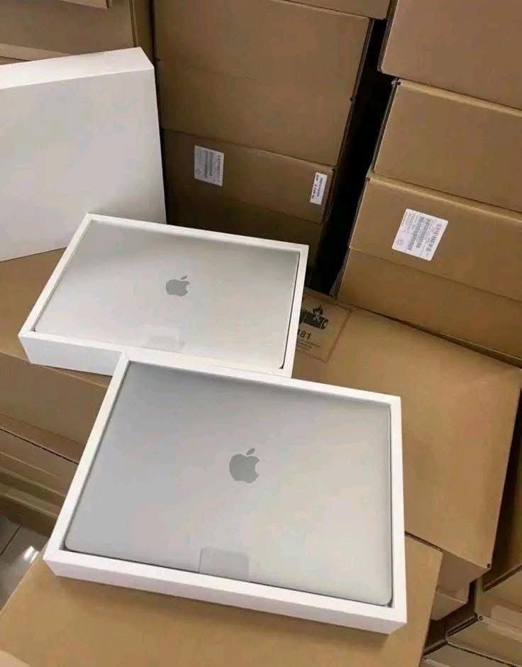 Apple MacBook Pro 2019 Pallet liquidation - Image 5
